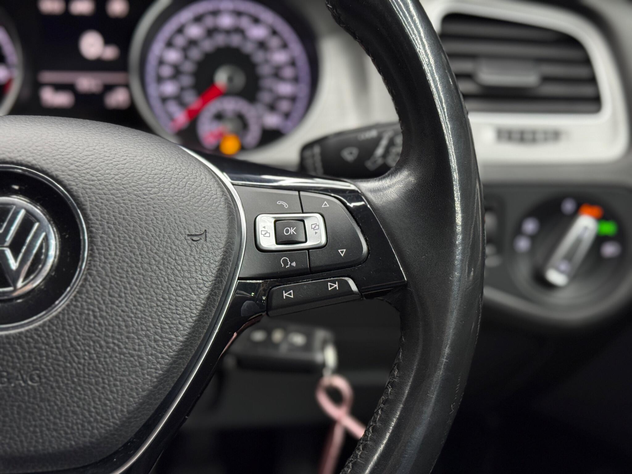 Volkswagen Golf - Image 20