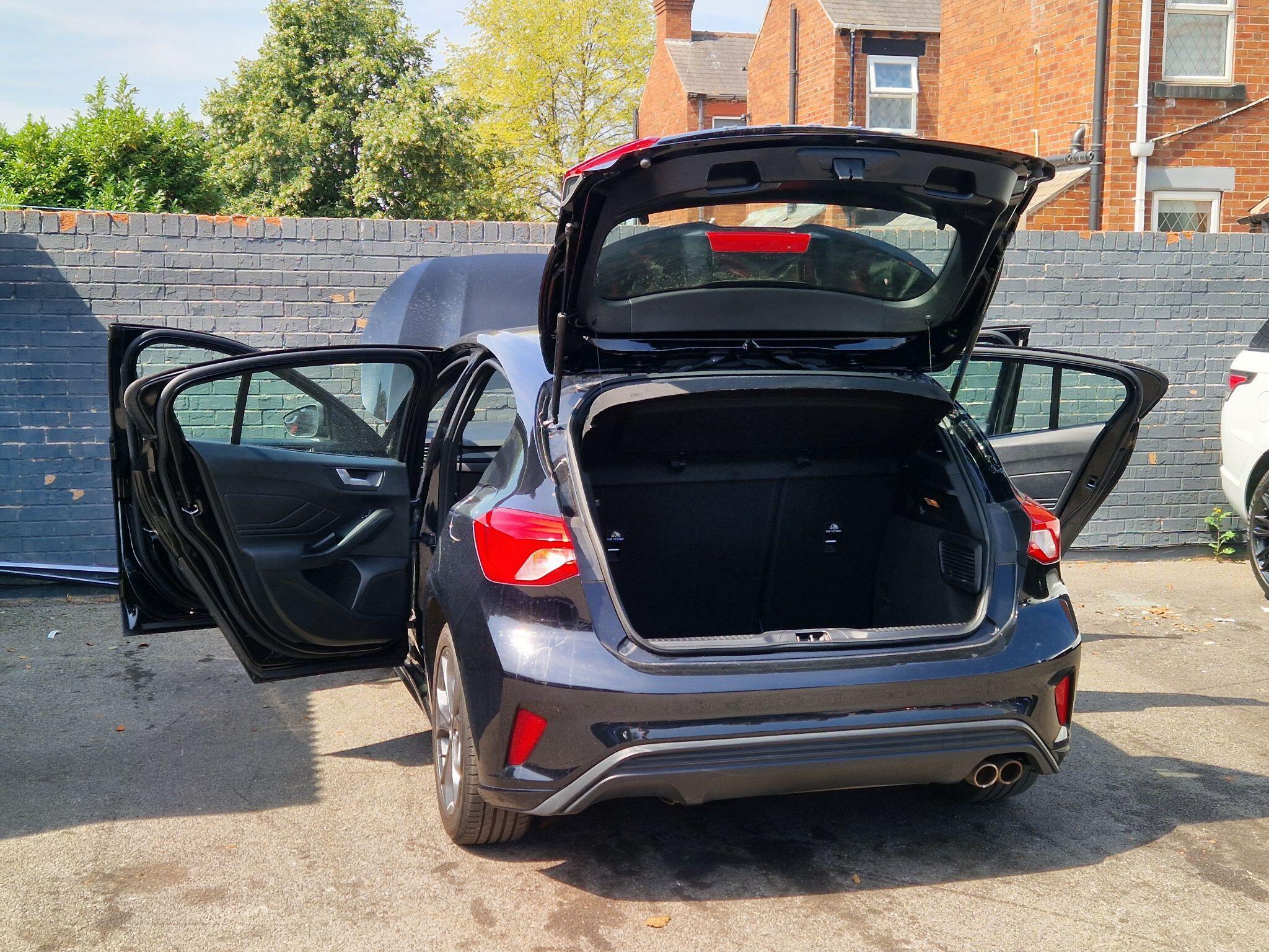 Ford Focus - Image 19