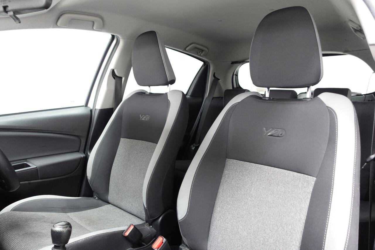 Toyota Yaris - Image 17