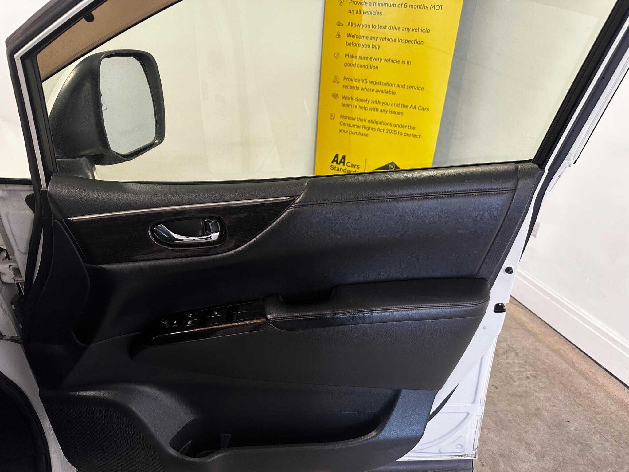 Nissan Elgrand - Image 10