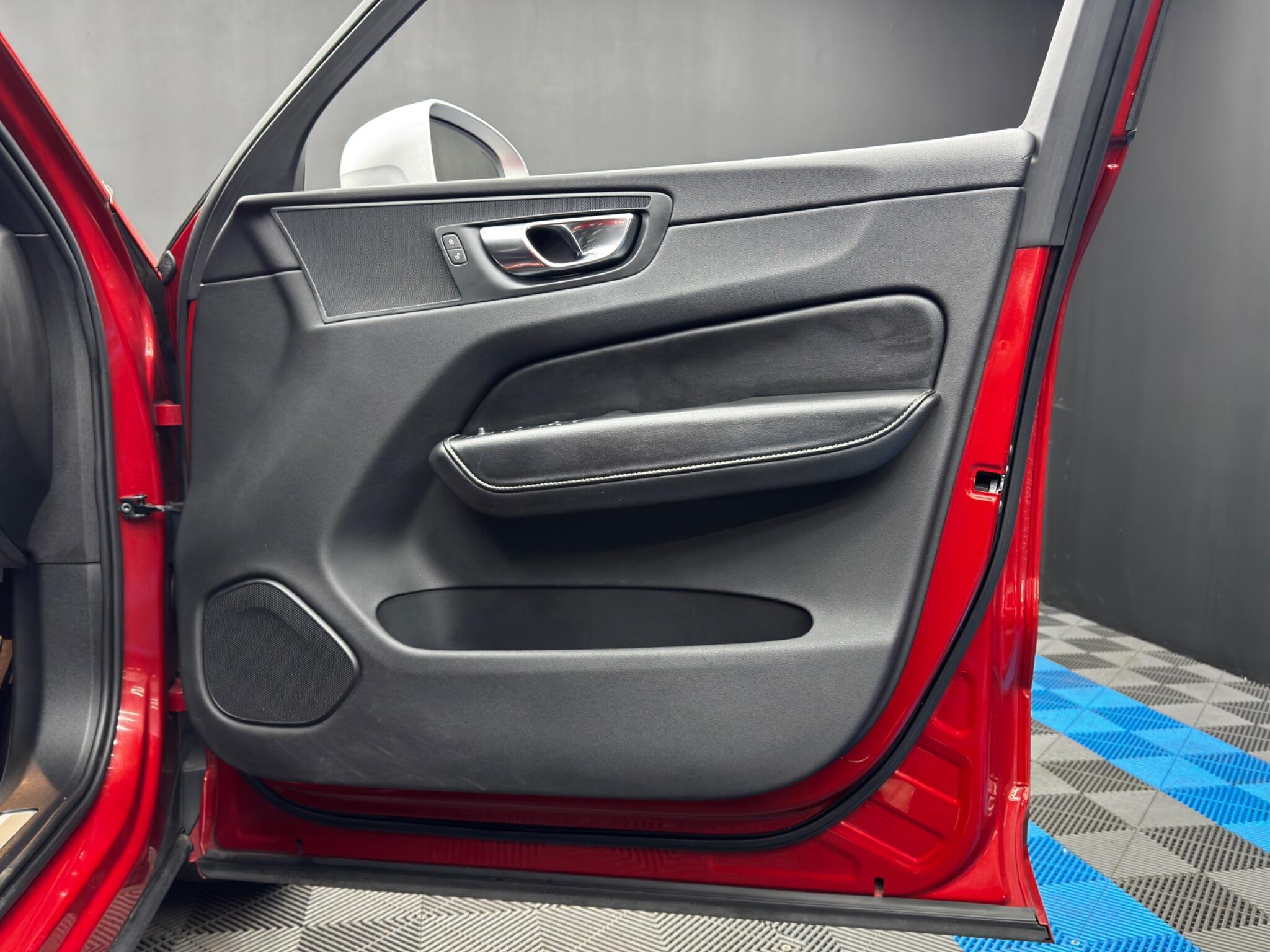 Volvo XC60 - Image 35