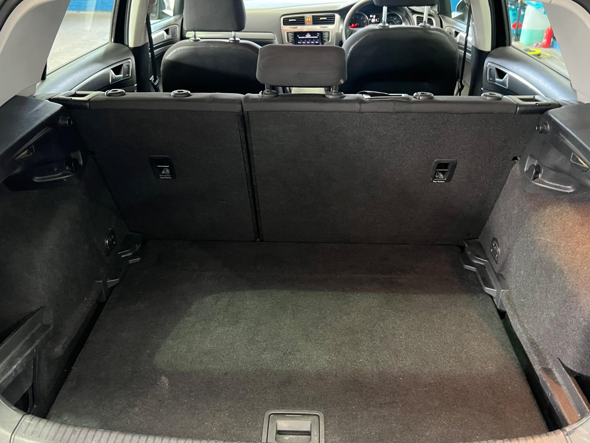 Volkswagen Golf - Image 21