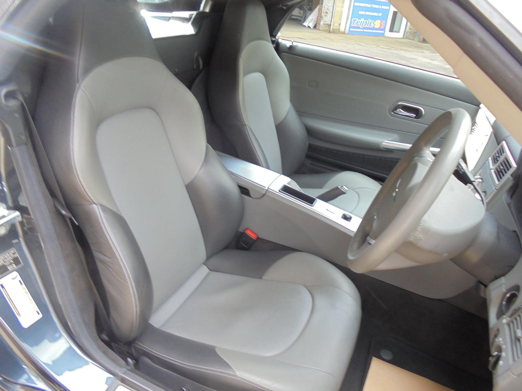 Chrysler Crossfire - Image 16