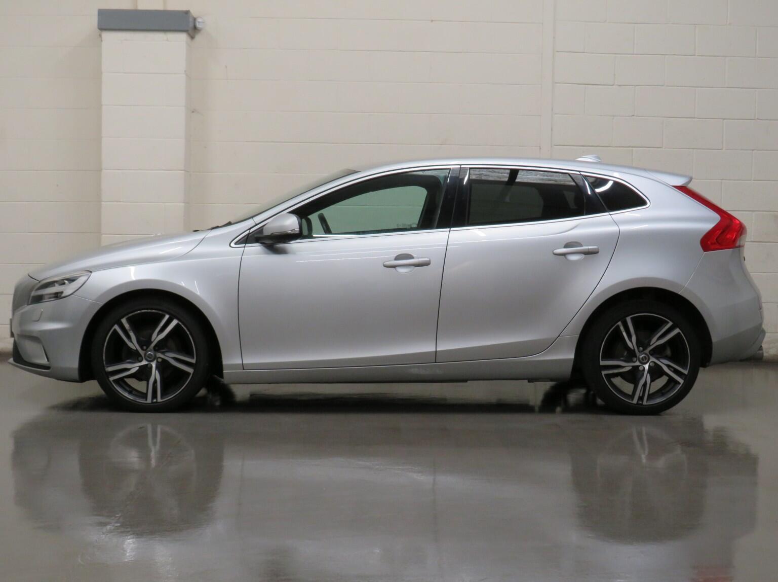 Volvo V40 - Image 6
