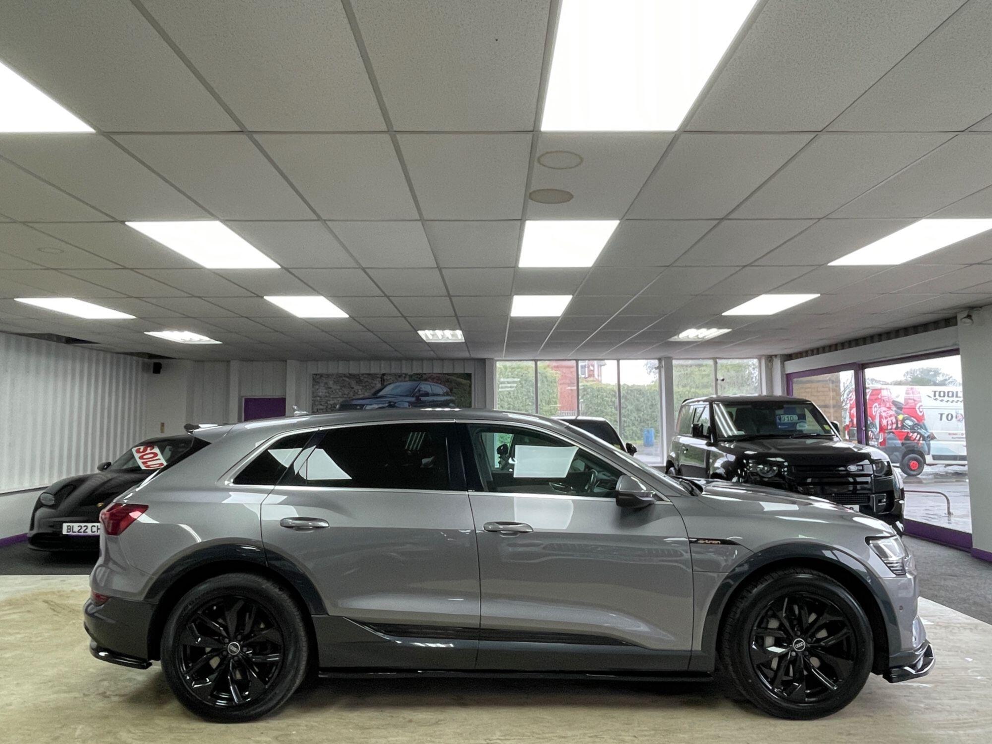 Audi E-Tron - Image 12