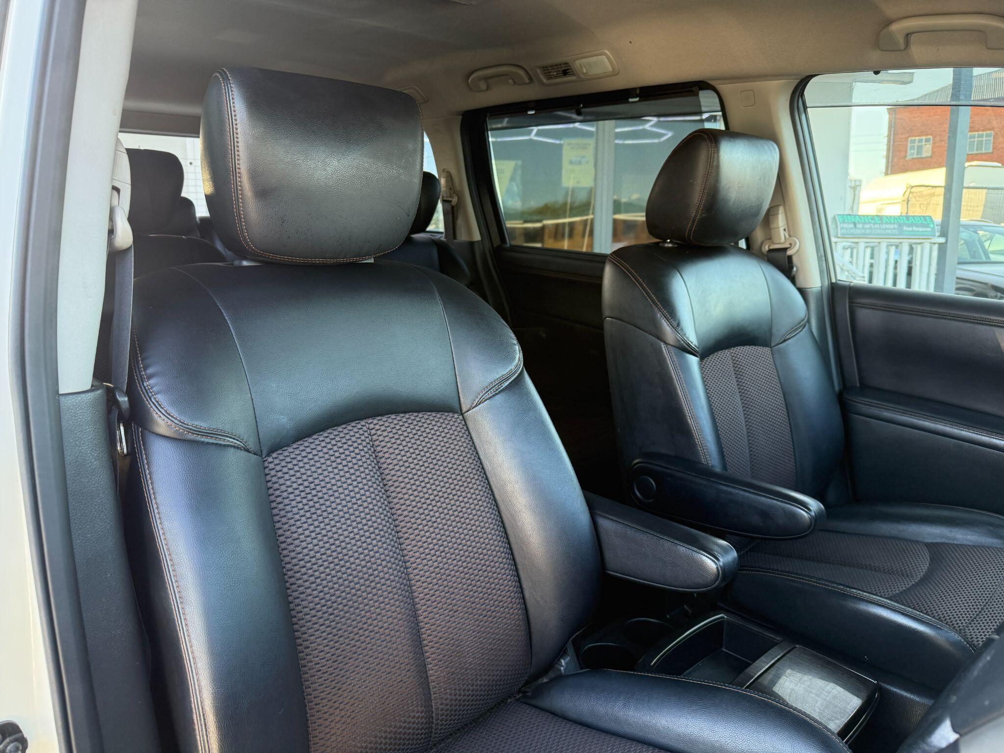 Nissan Elgrand - Image 25