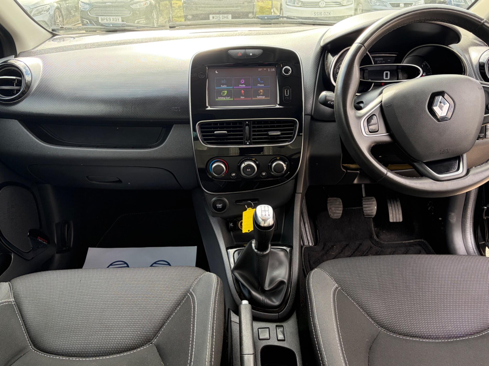 Renault Clio - Image 17