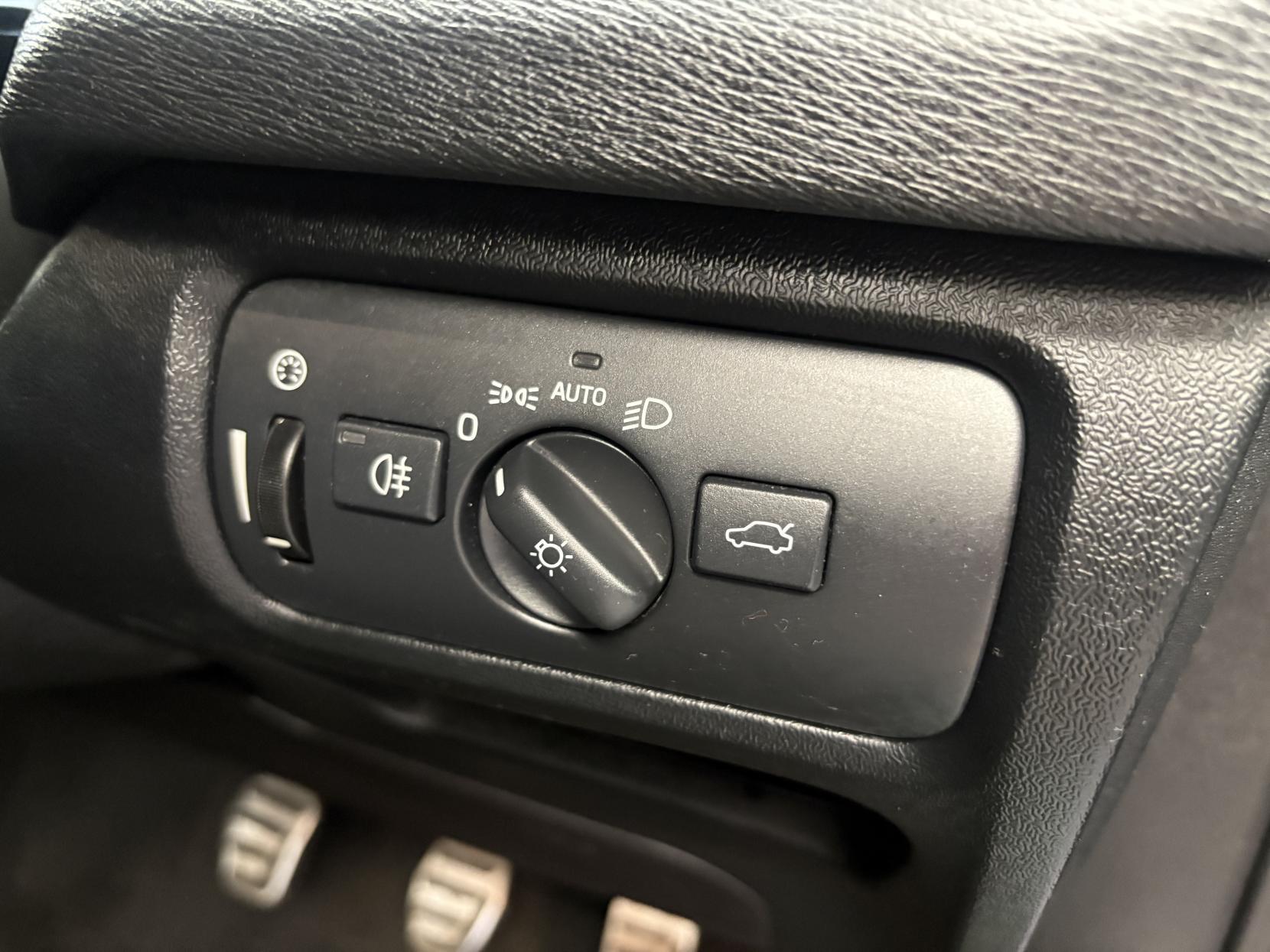 Volvo V40 - Image 15