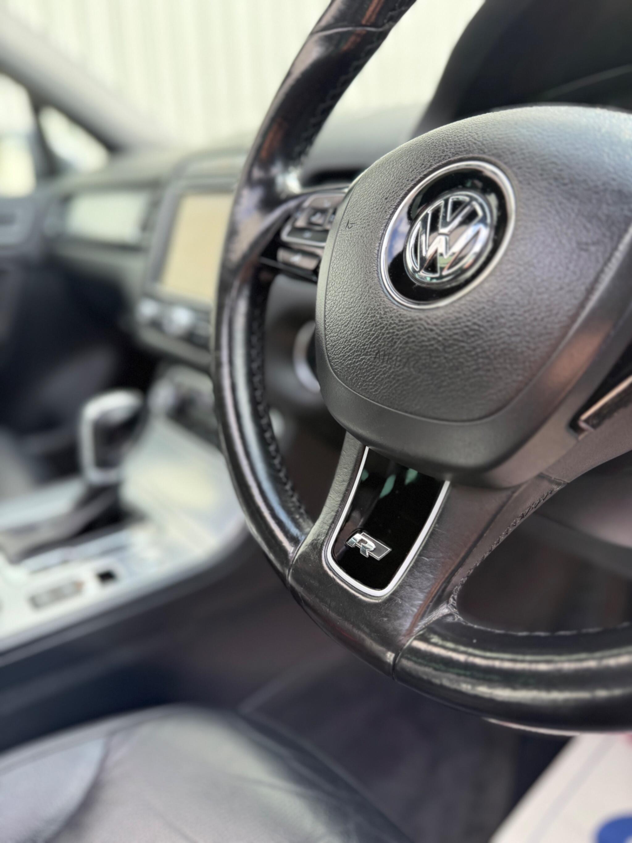 Volkswagen Touareg - Image 22