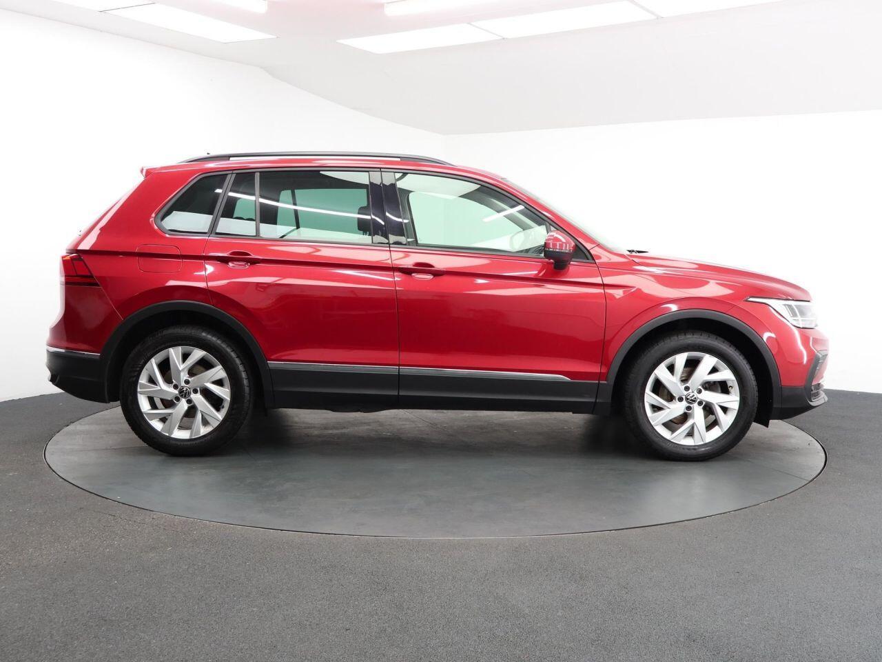 Volkswagen Tiguan - Image 13