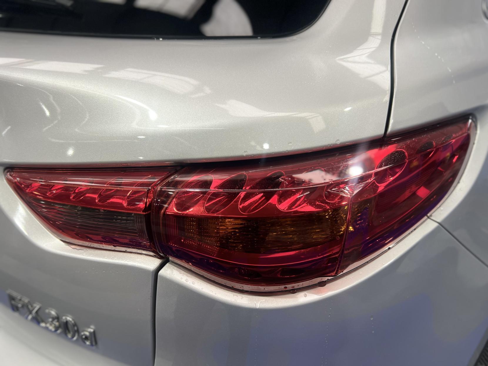 Infiniti FX - Image 18