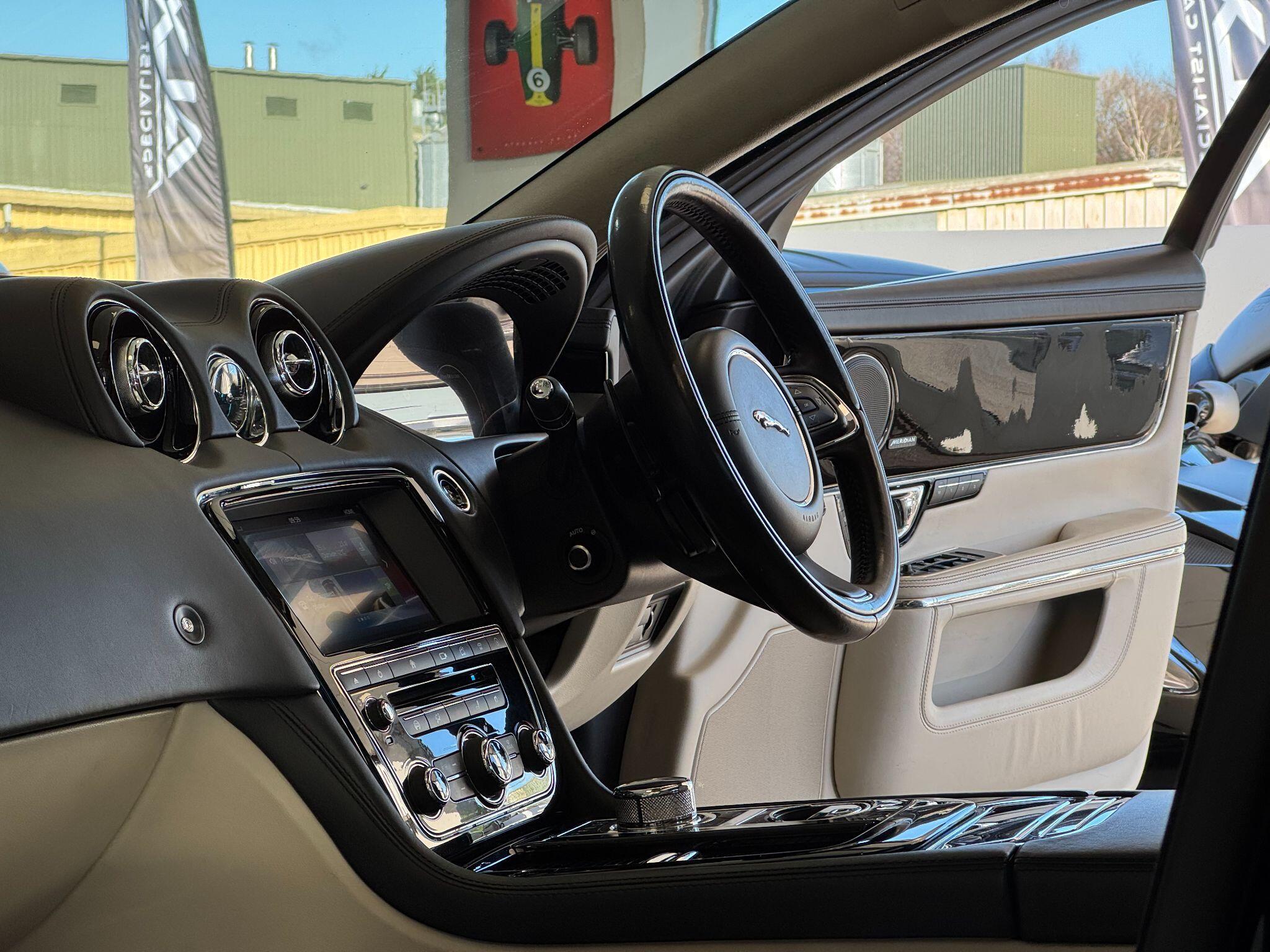 Jaguar XJ - Image 36