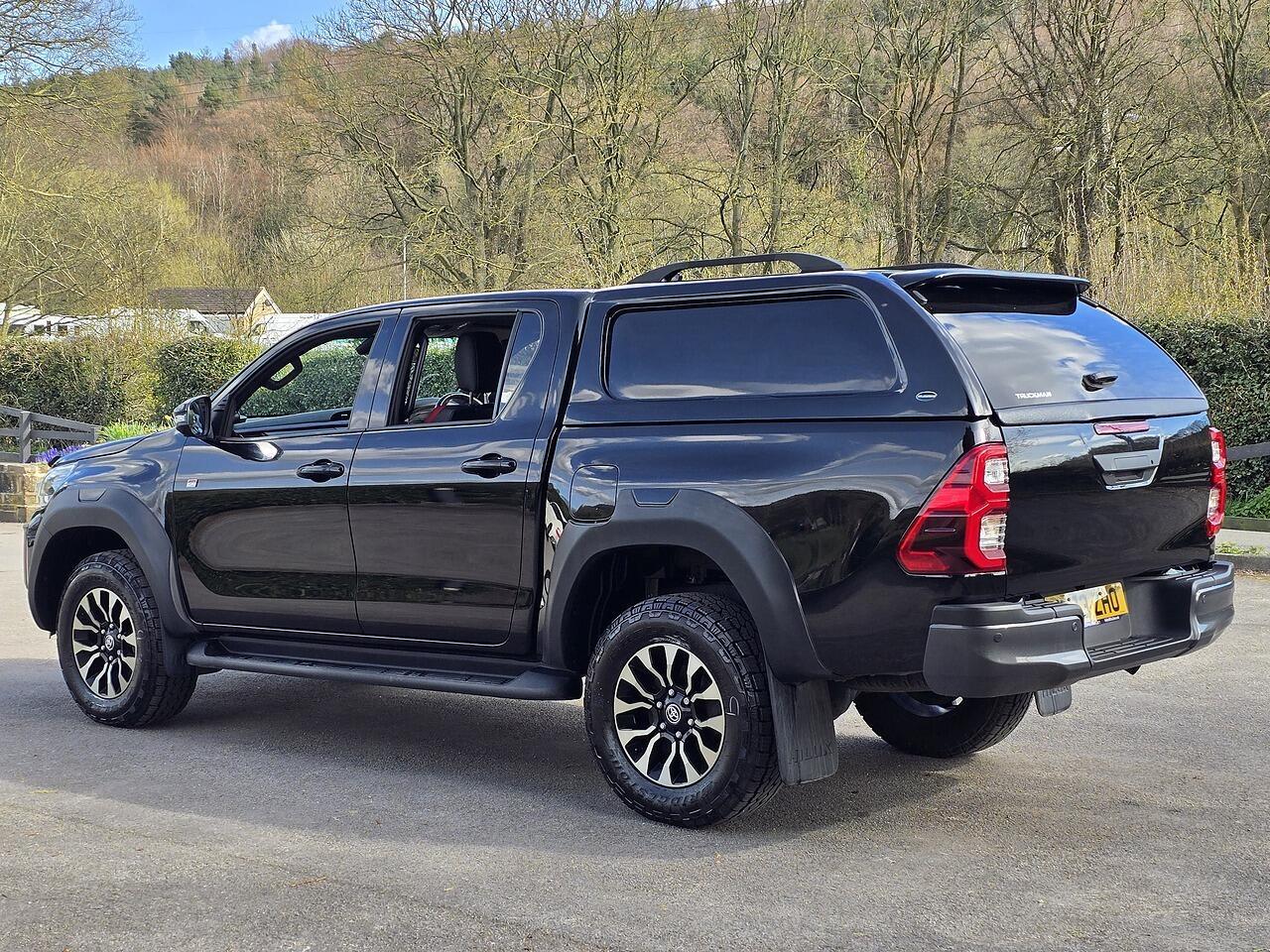 Toyota Hilux - Image 29