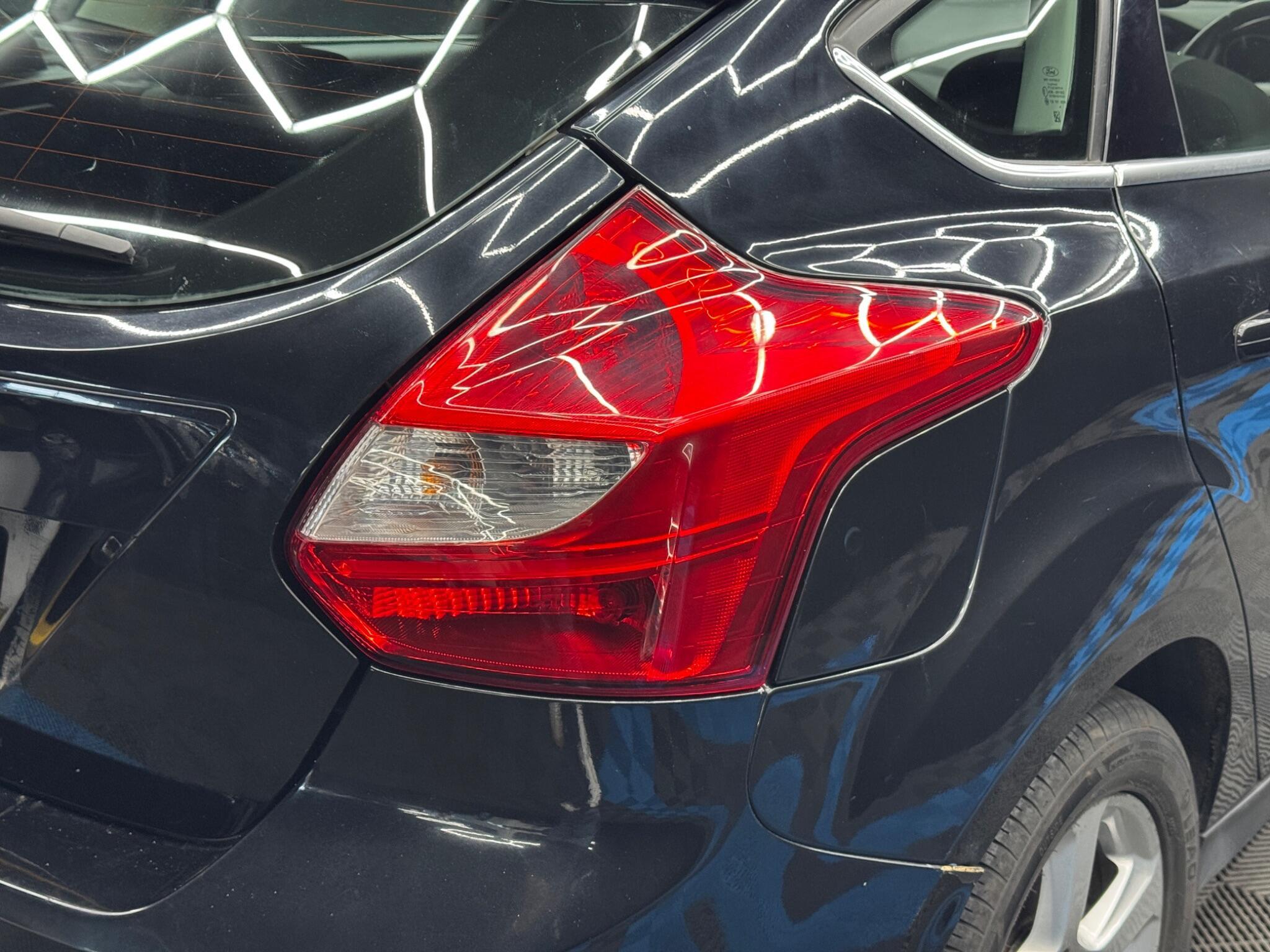 Ford Focus - Image 36