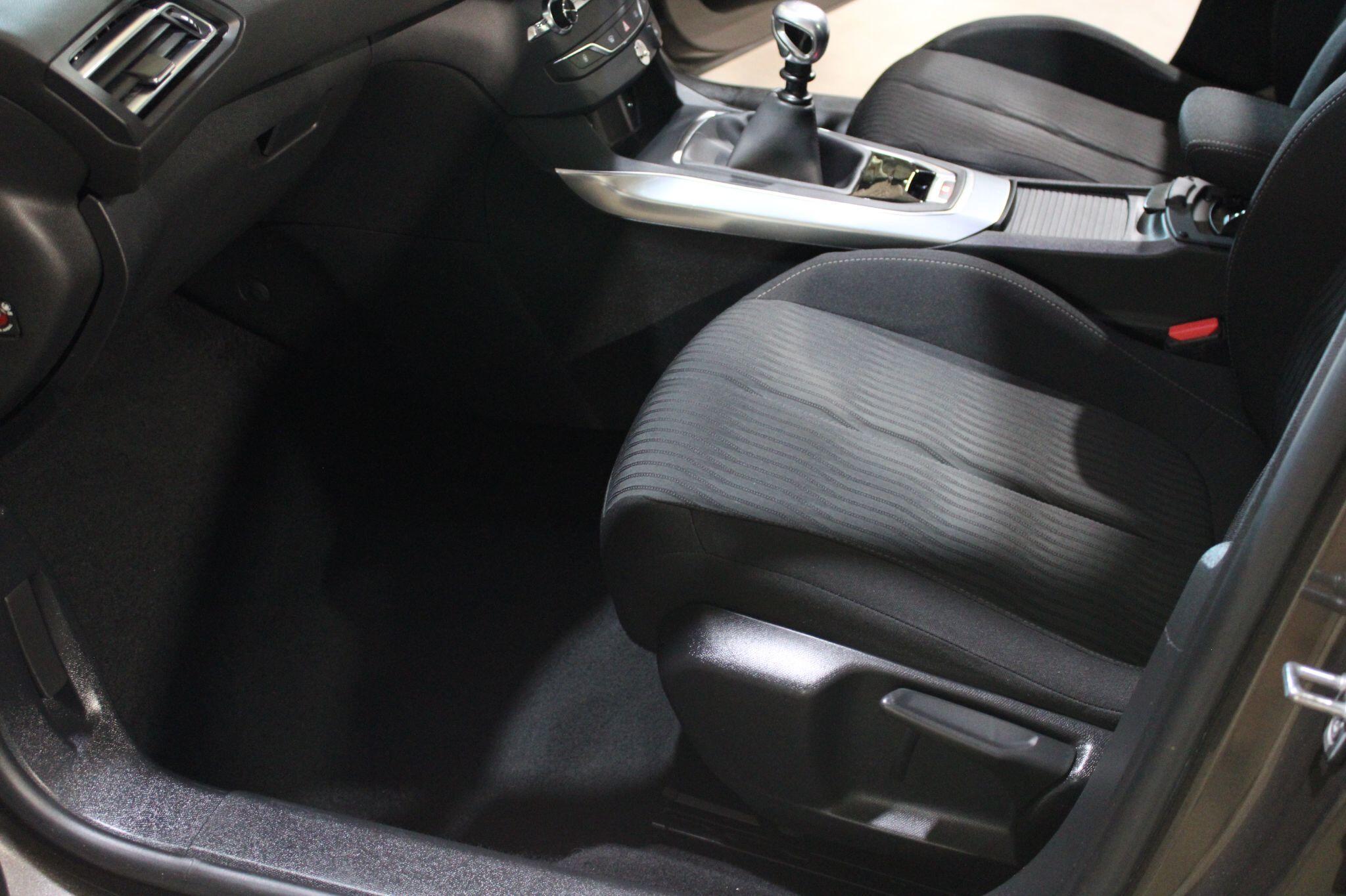 Peugeot 2008 - Image 6