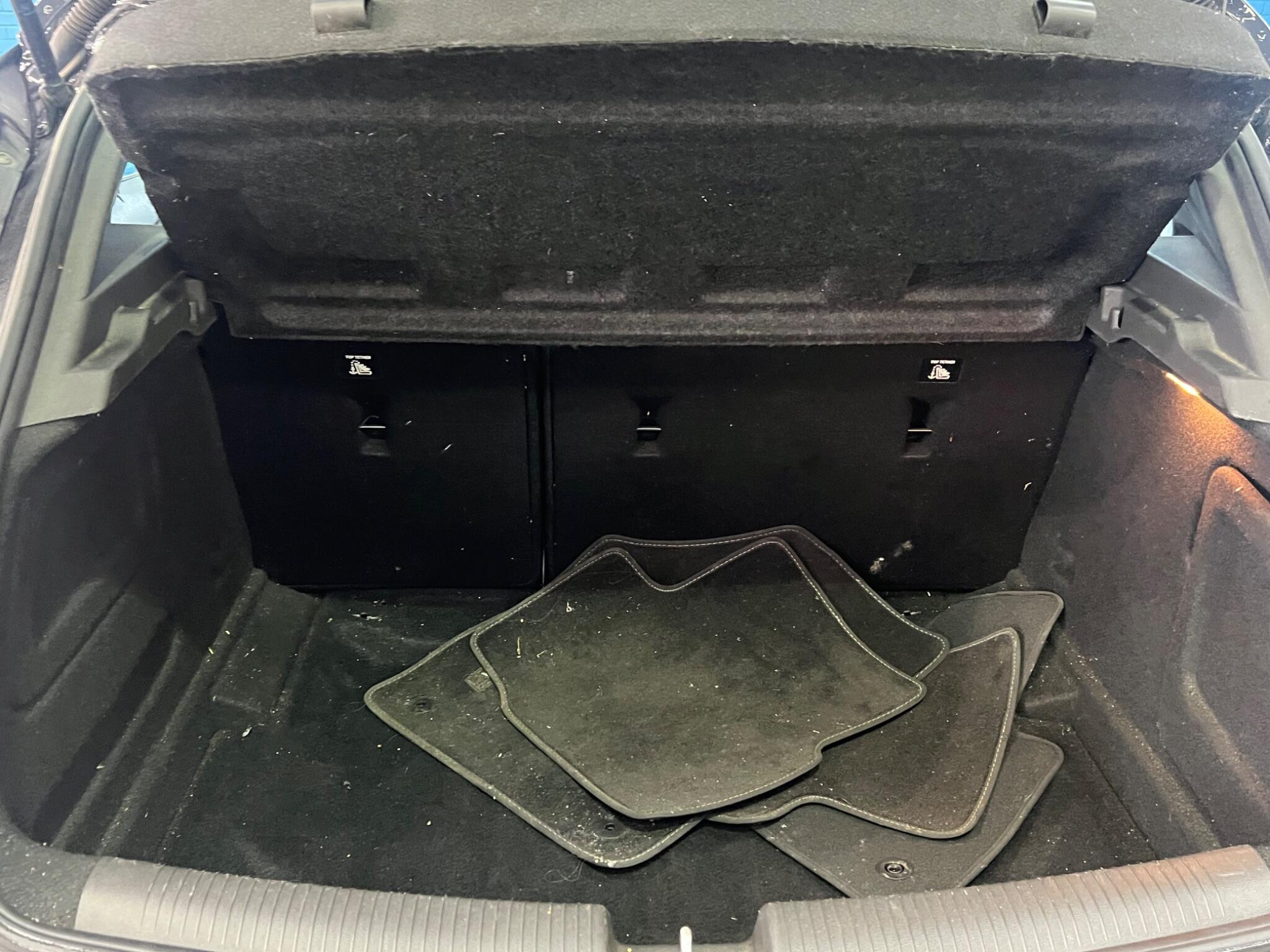 Vauxhall Astra - Image 25