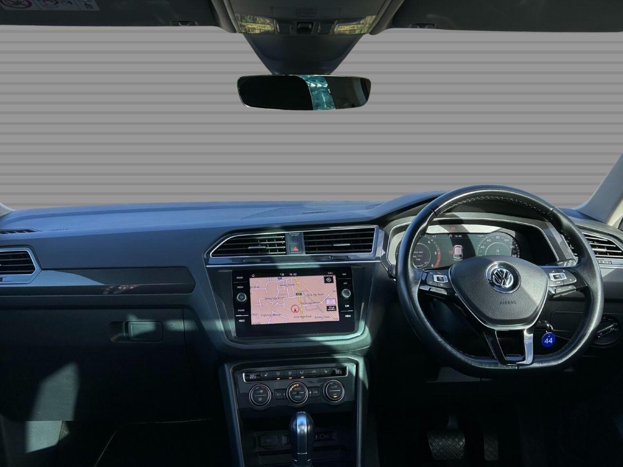 Volkswagen Tiguan - Image 14