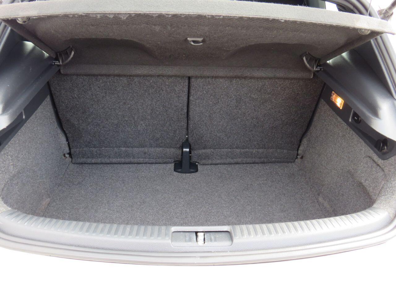 Volkswagen Scirocco - Image 12