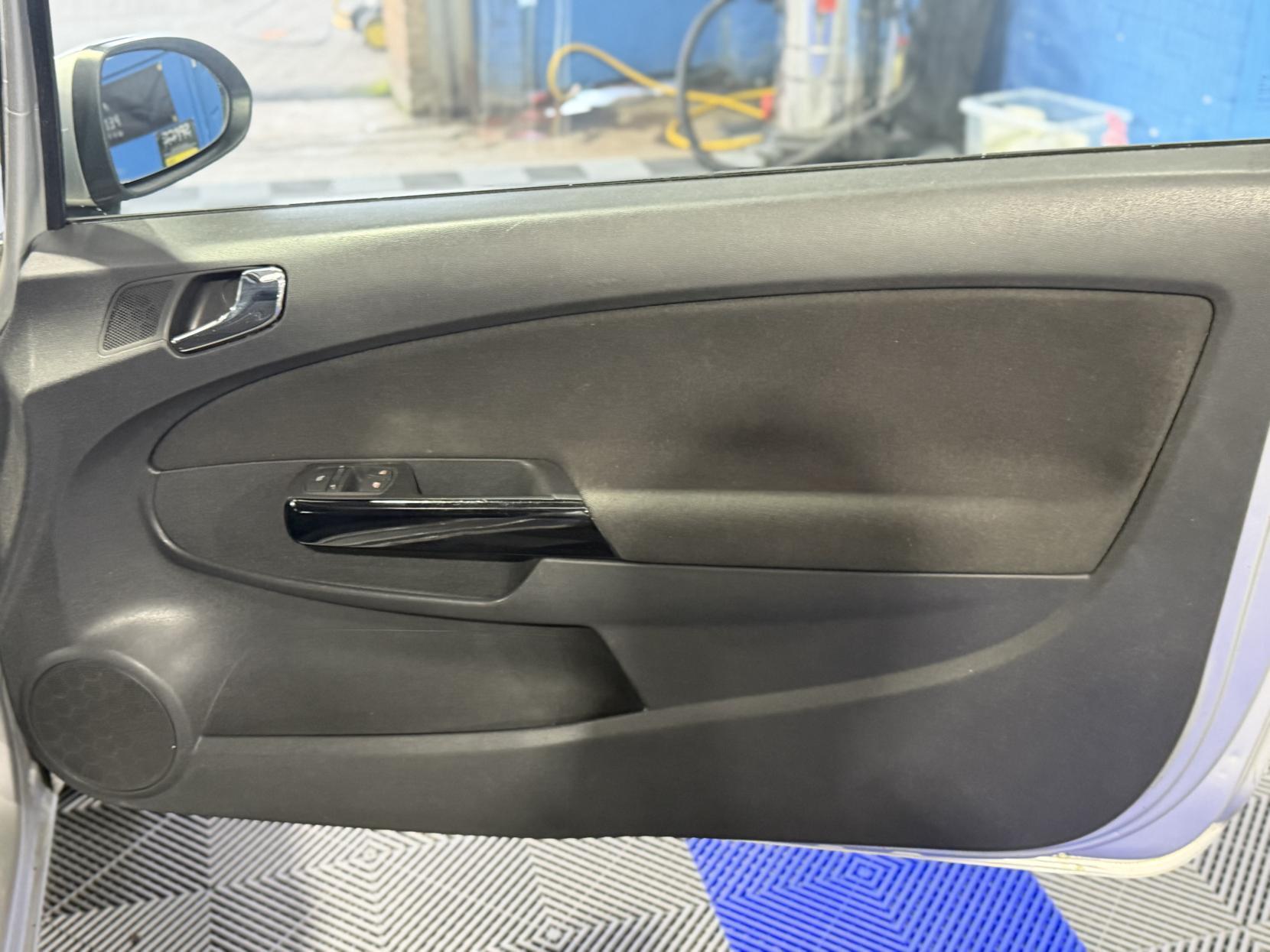 Vauxhall Corsa - Image 15