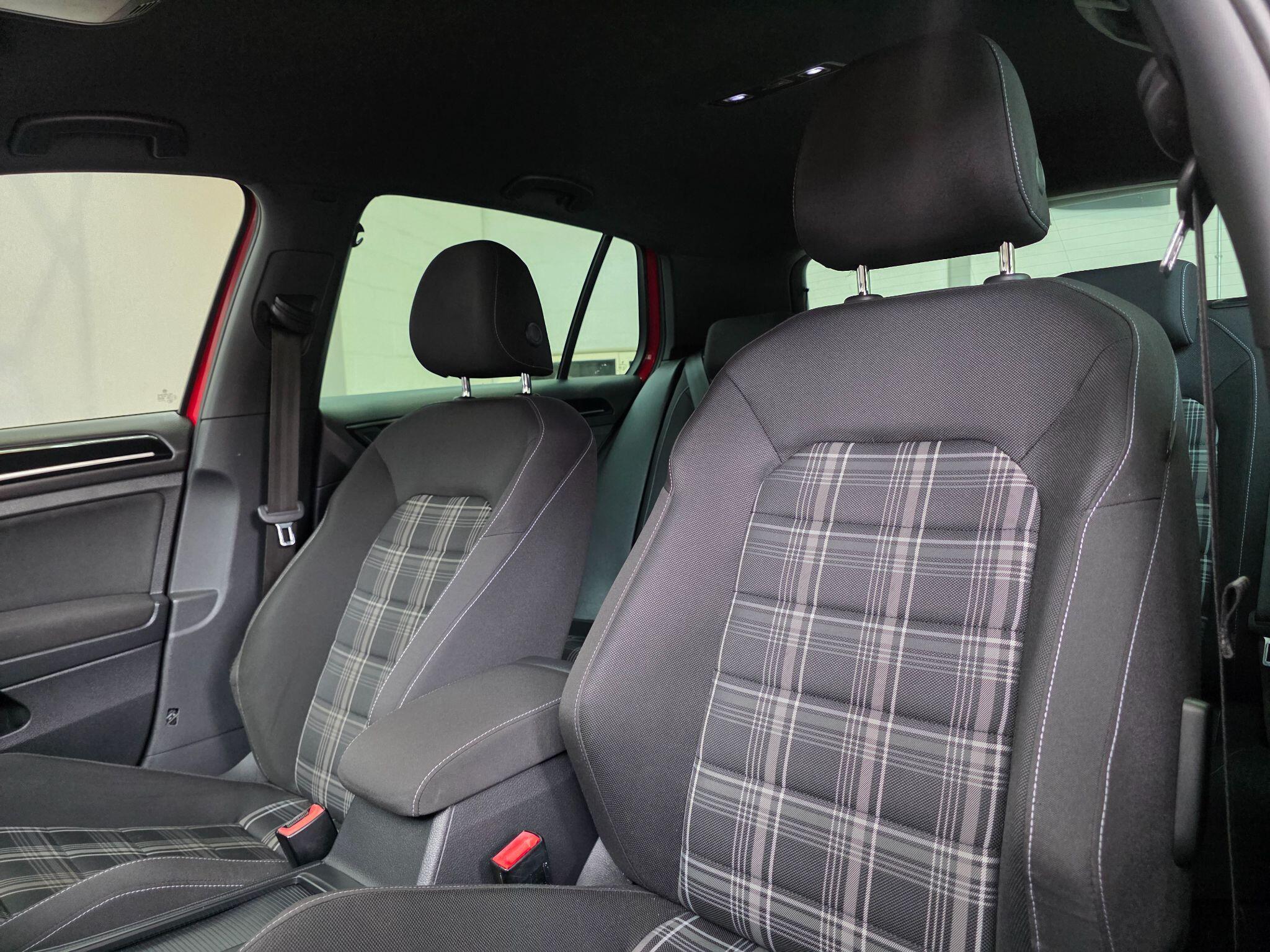 Volkswagen Golf - Image 29