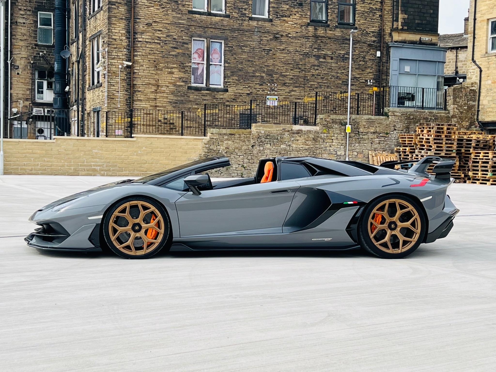 Lamborghini Aventador - Image 2
