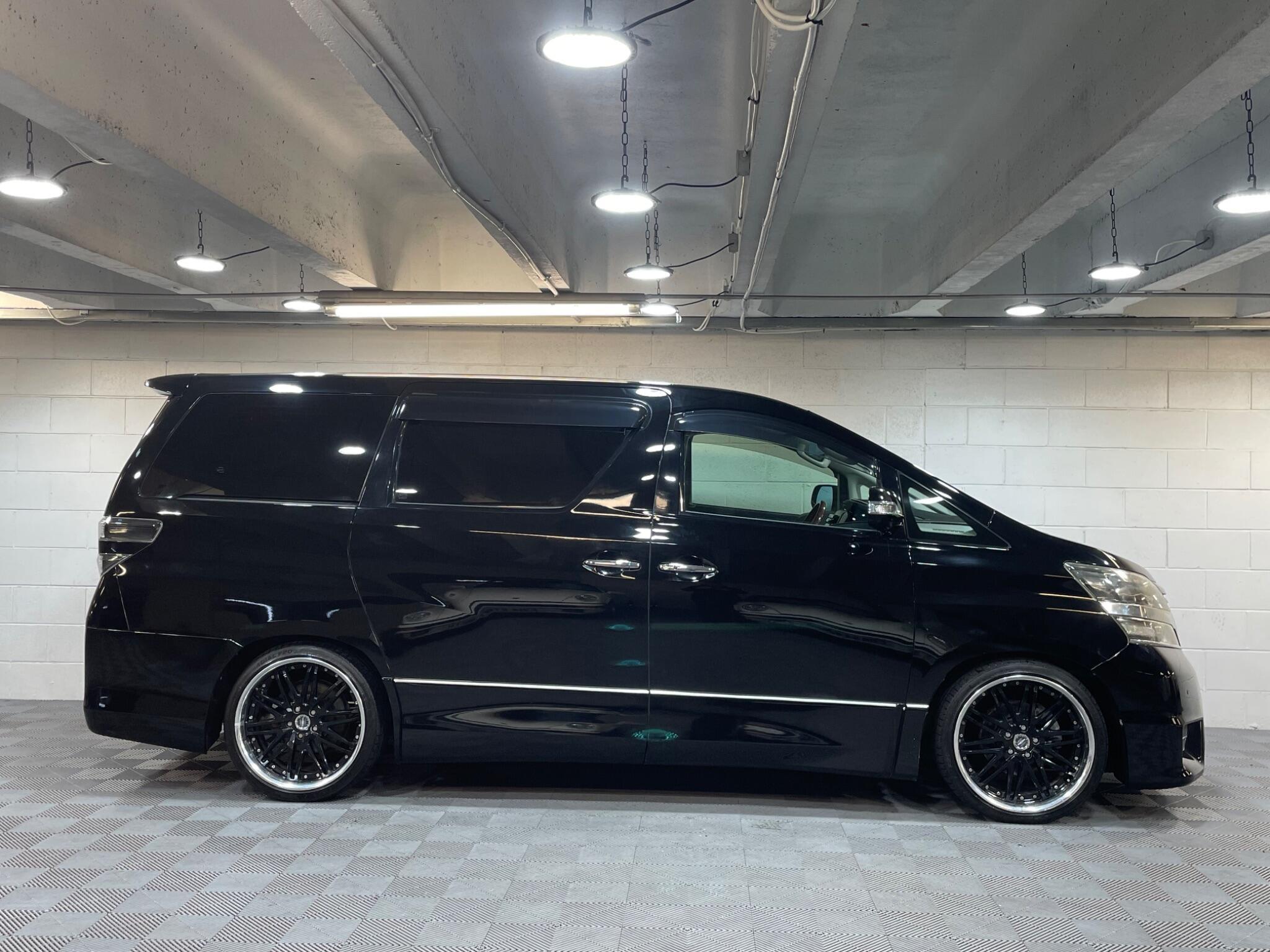 Toyota Vellfire - Image 6