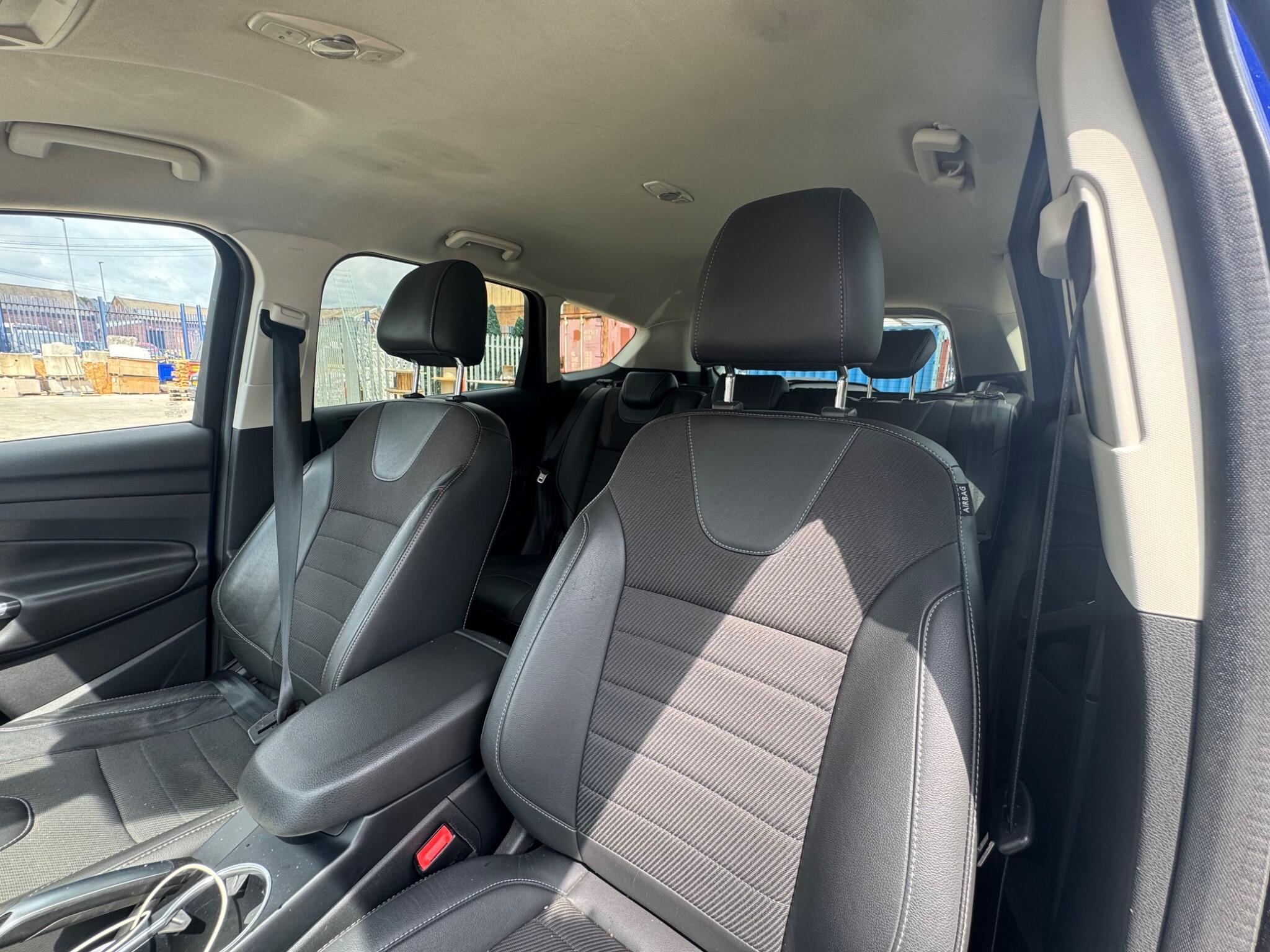 Ford Kuga - Image 17