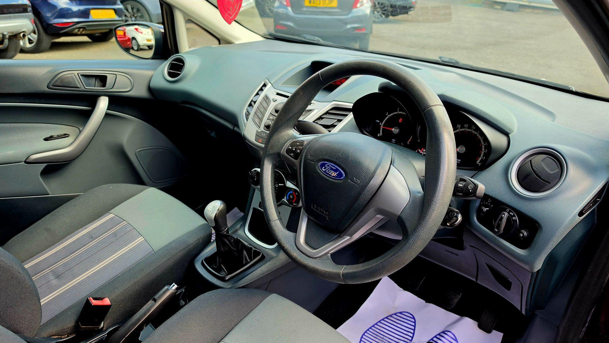 Ford Fiesta - Image 11