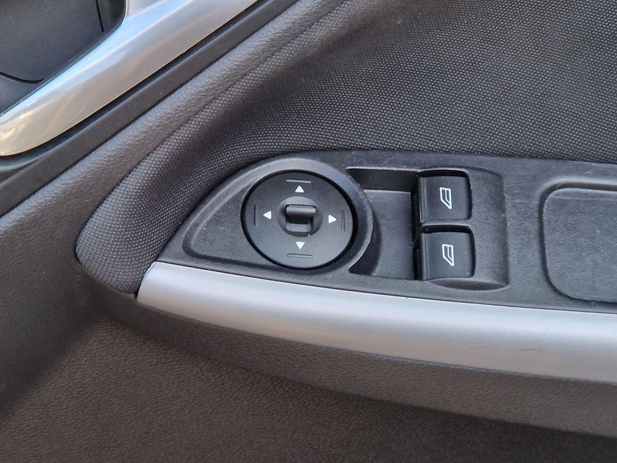 Ford Focus - Image 33