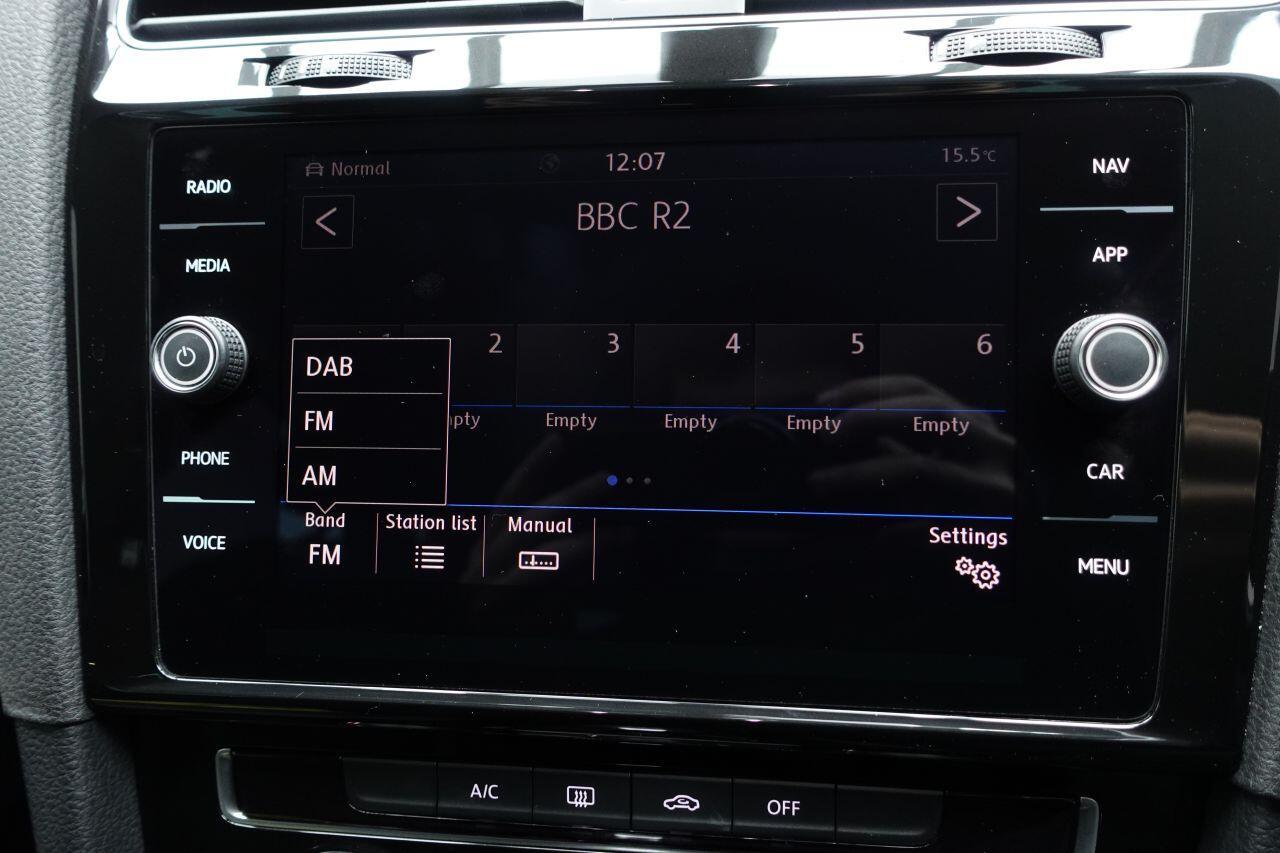 Volkswagen Golf - Image 24