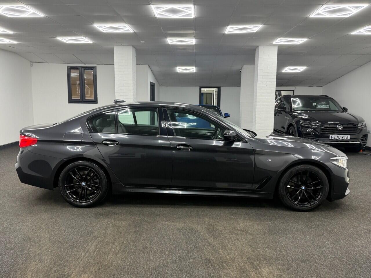 BMW 5 Series - Image 5