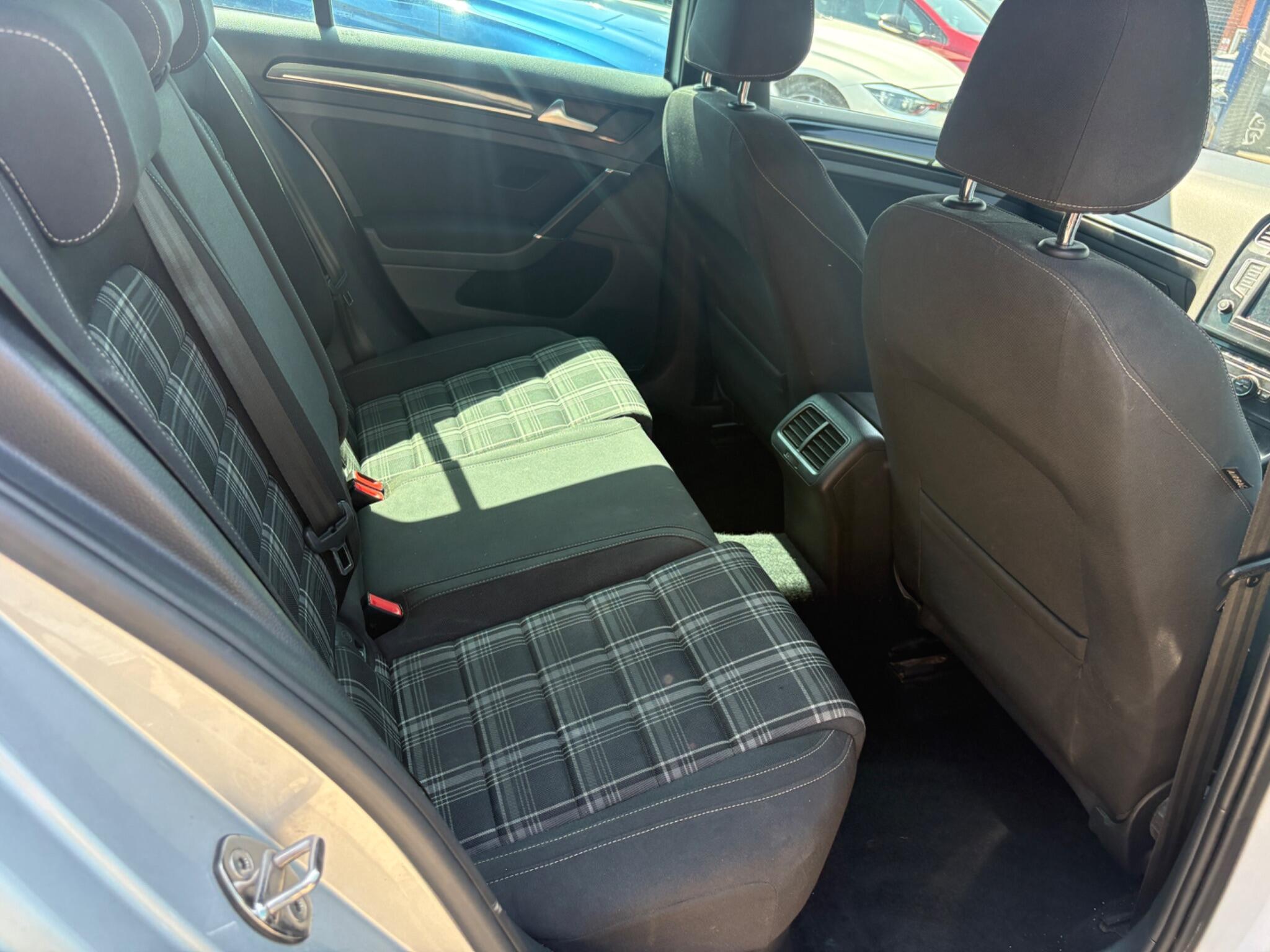 Volkswagen Golf - Image 14