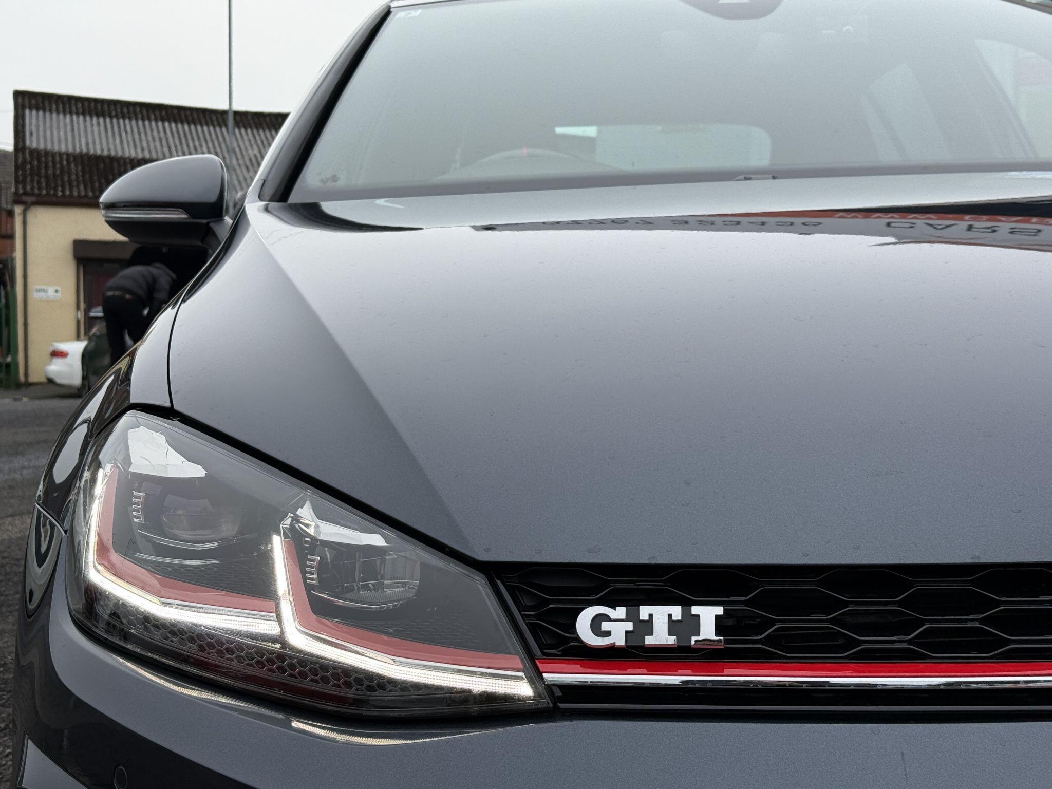 Volkswagen Golf - Image 12