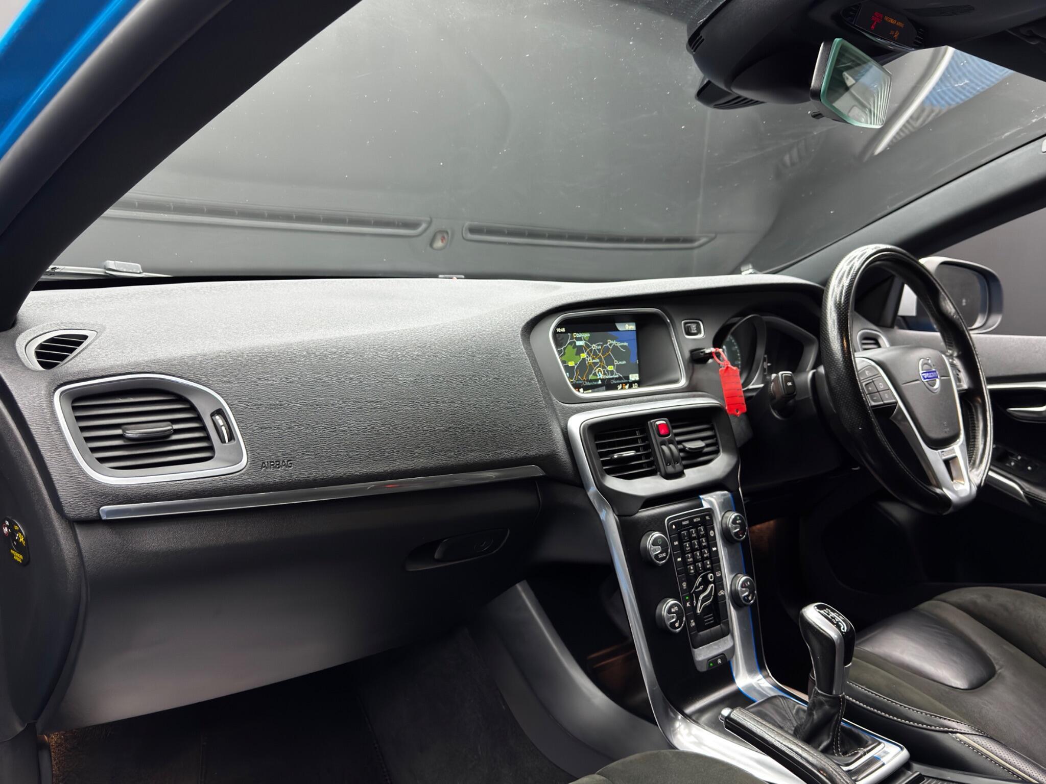 Volvo V40 - Image 11