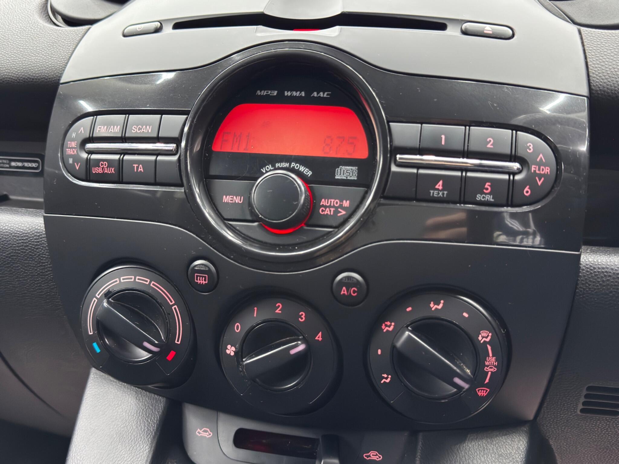 Mazda MAZDA2 - Image 24