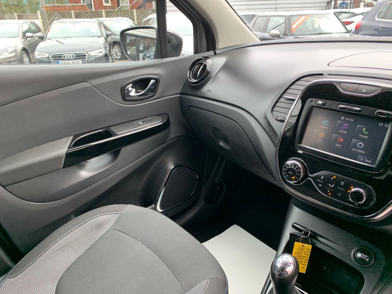 Renault Captur - Image 18