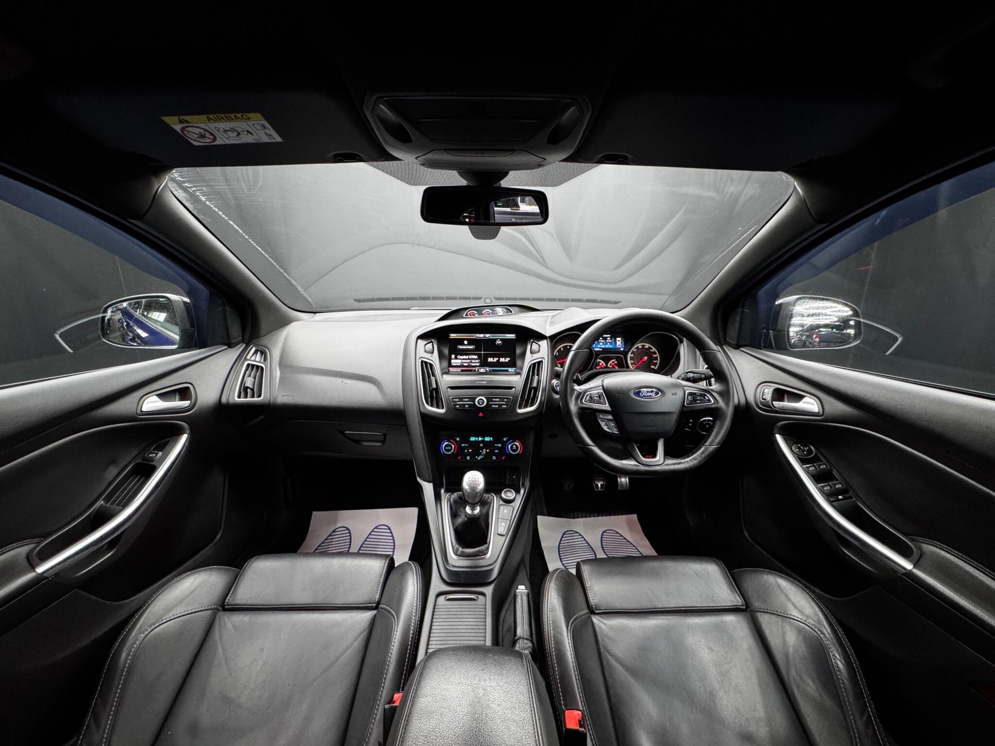 Ford Focus - Image 17