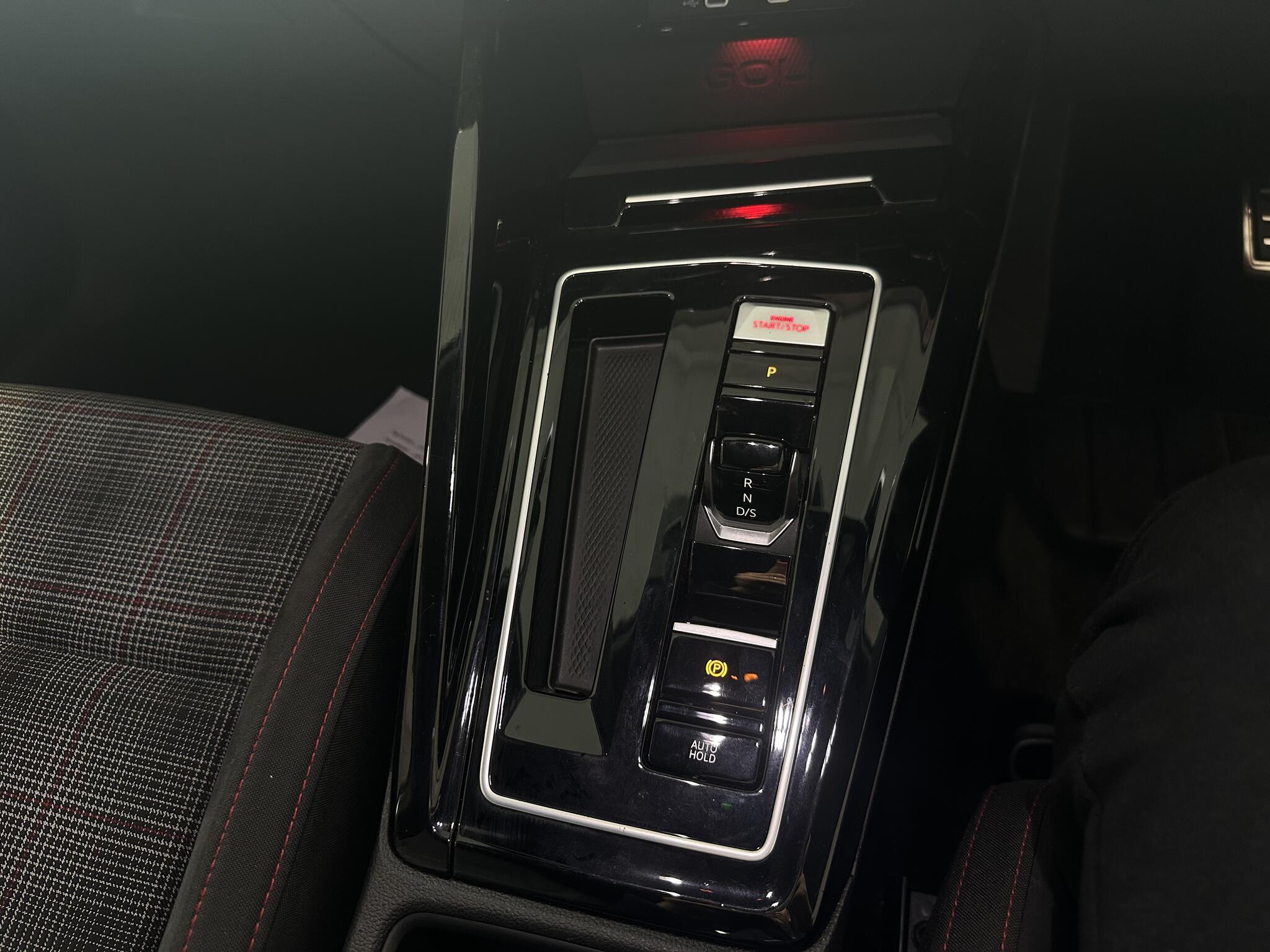 Volkswagen Golf - Image 16