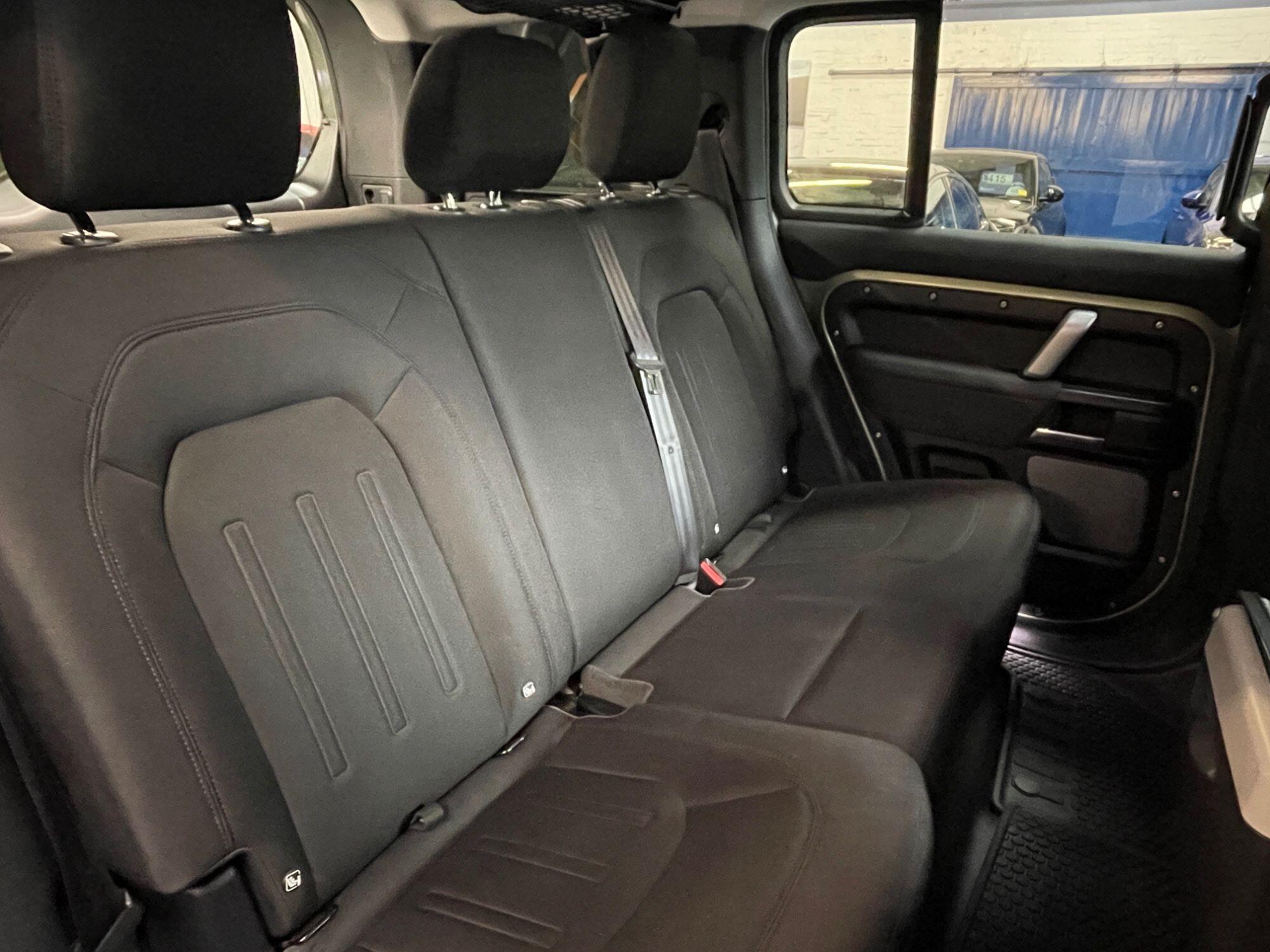 Land Rover Defender - Image 32