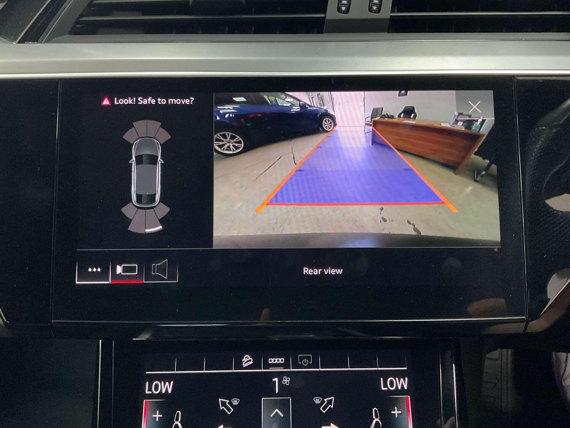 Audi E-Tron - Image 15