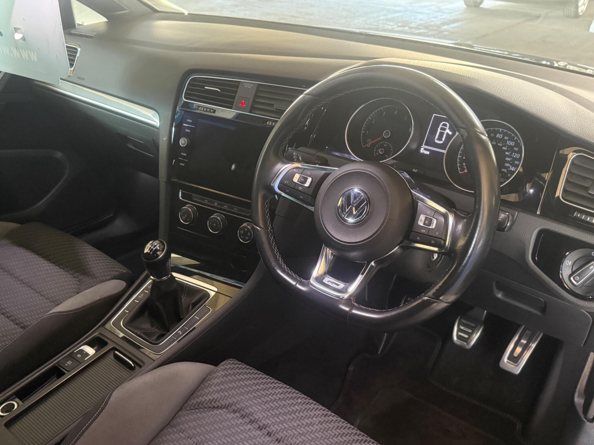 Volkswagen Golf - Image 8