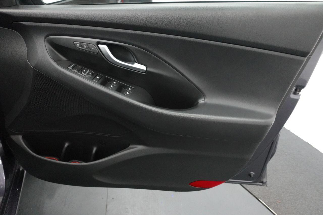 Hyundai i30 - Image 17