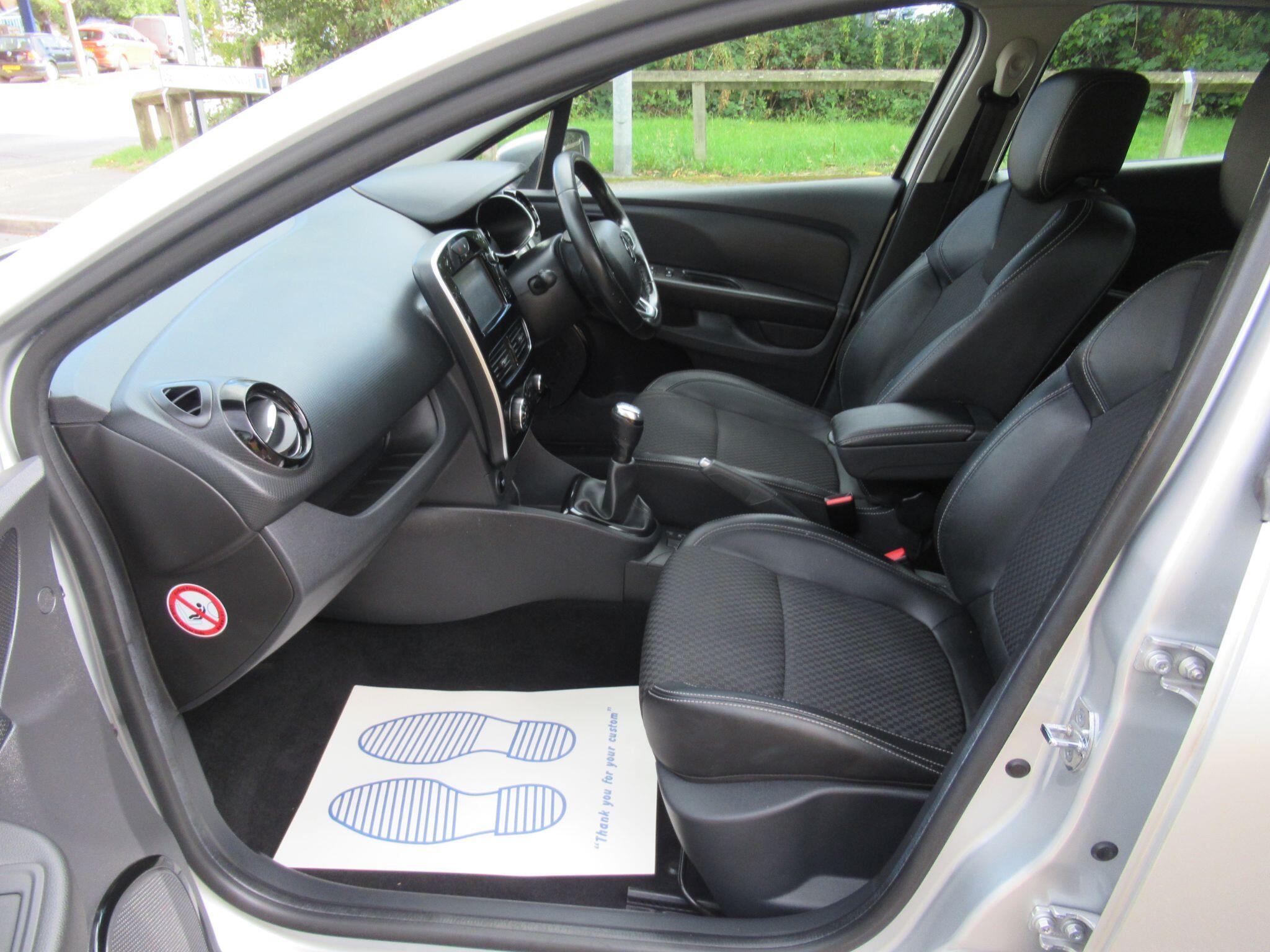 Renault Clio - Image 10