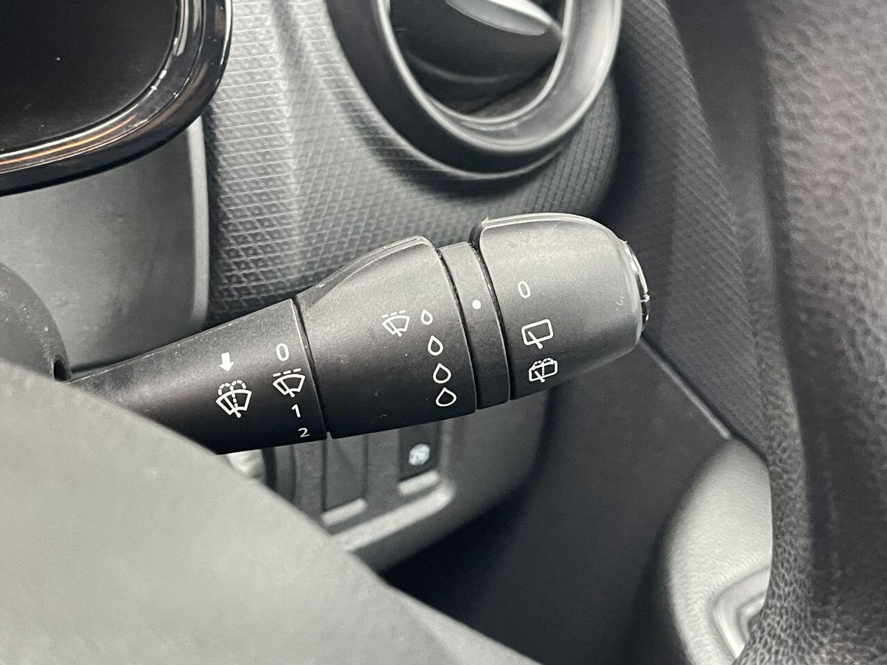 Renault Clio - Image 36