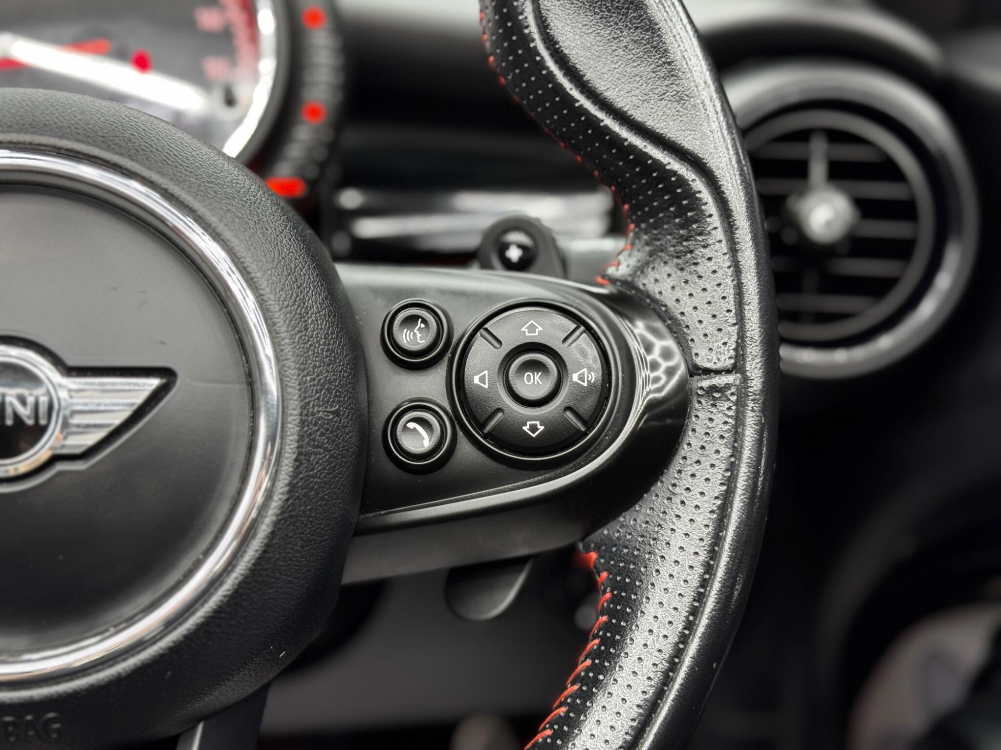 MINI Convertible - Image 19