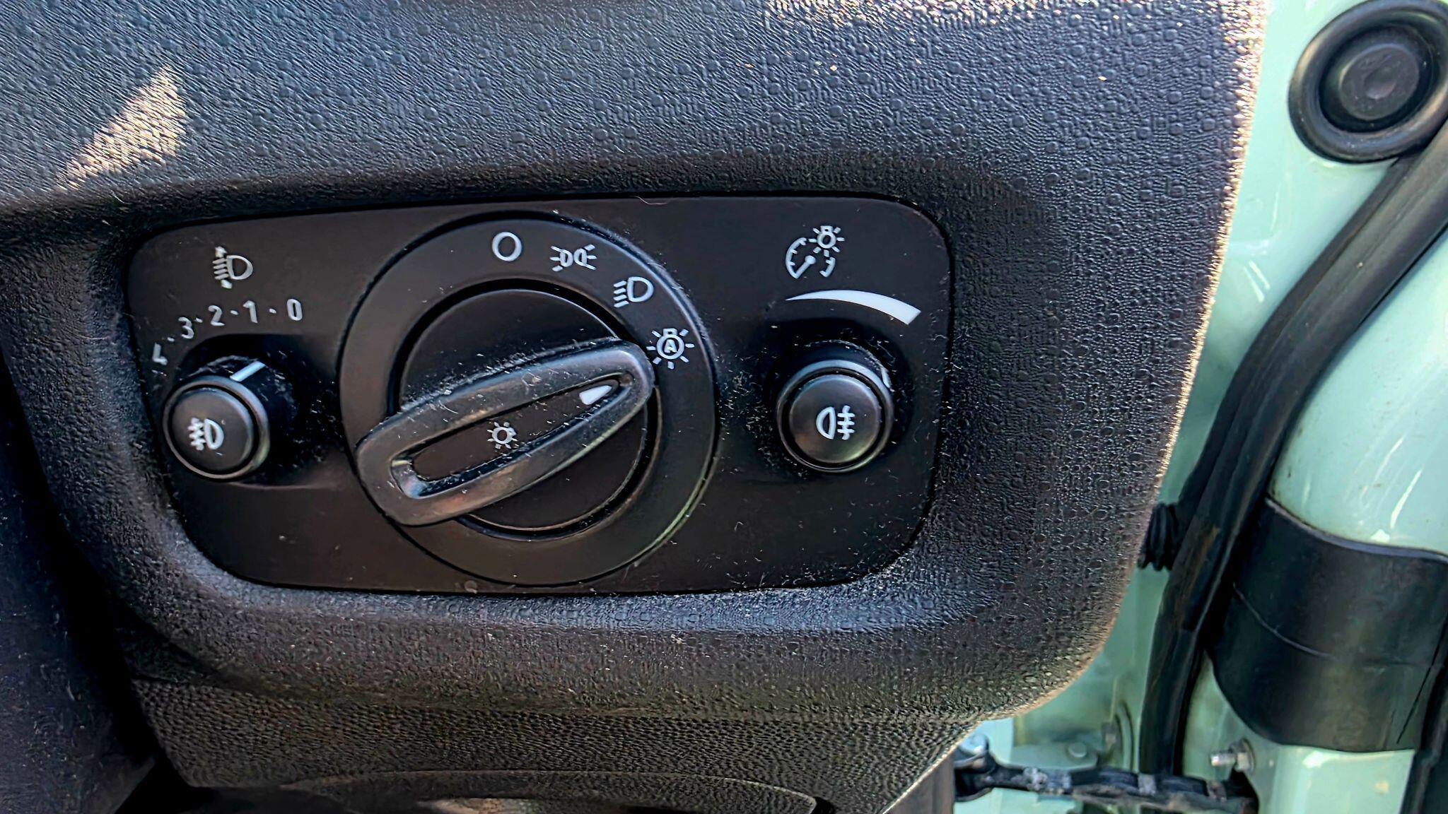 Ford Fiesta - Image 20