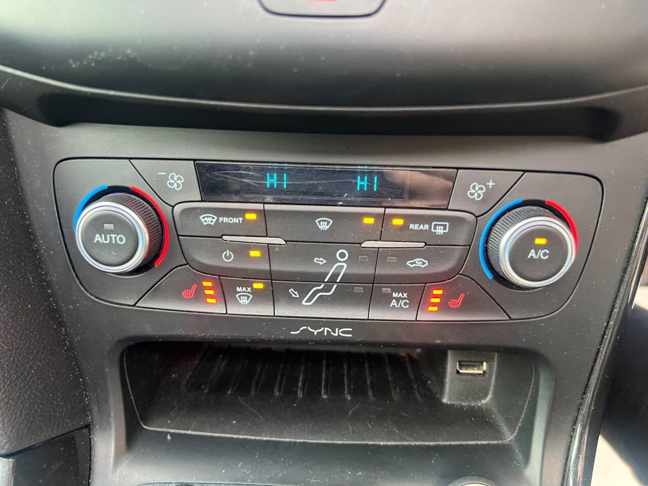 Ford Focus - Image 24