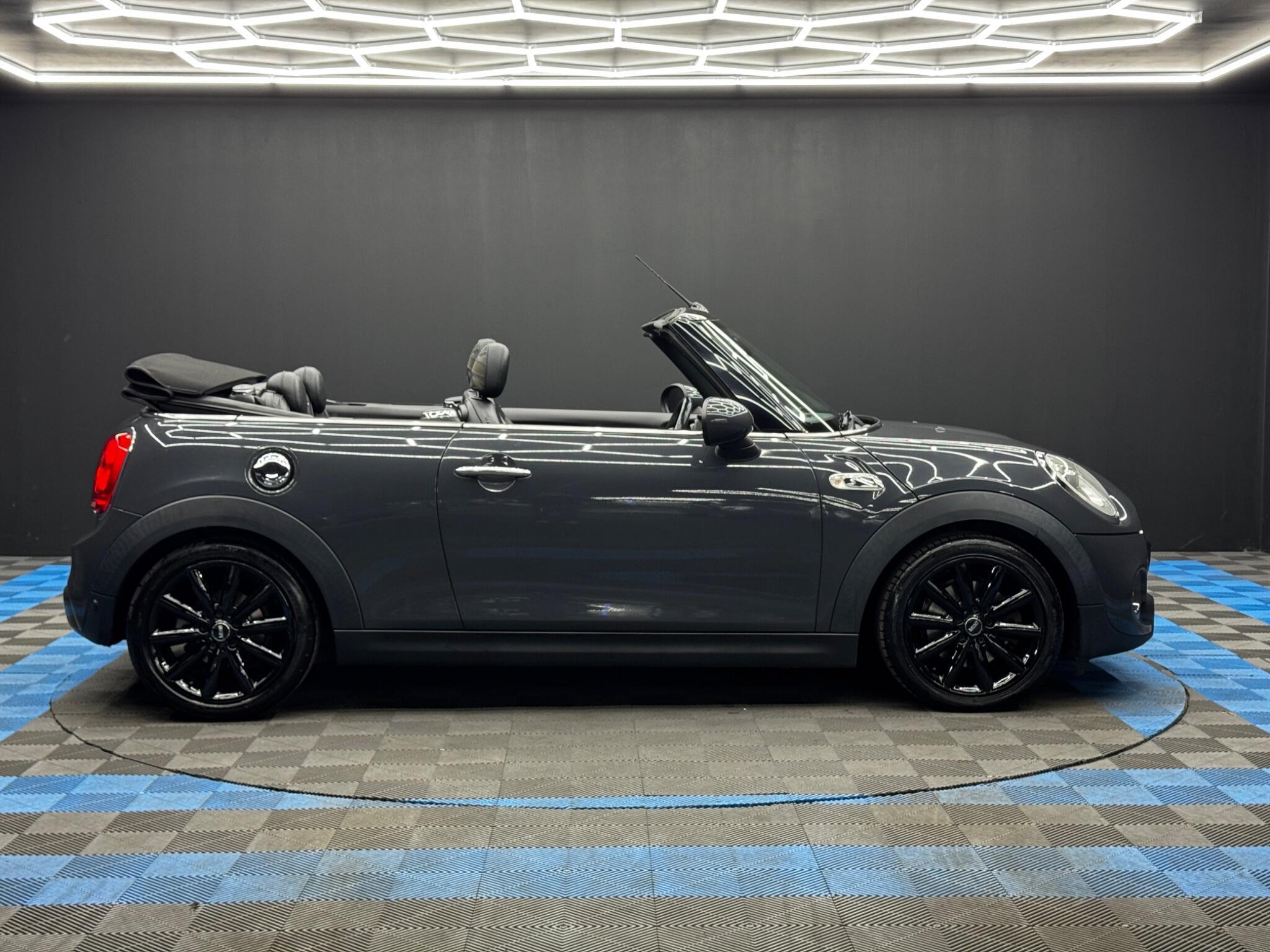 MINI Convertible - Image 4