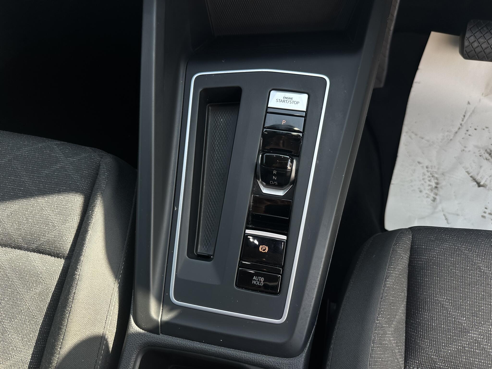 Volkswagen Golf - Image 10