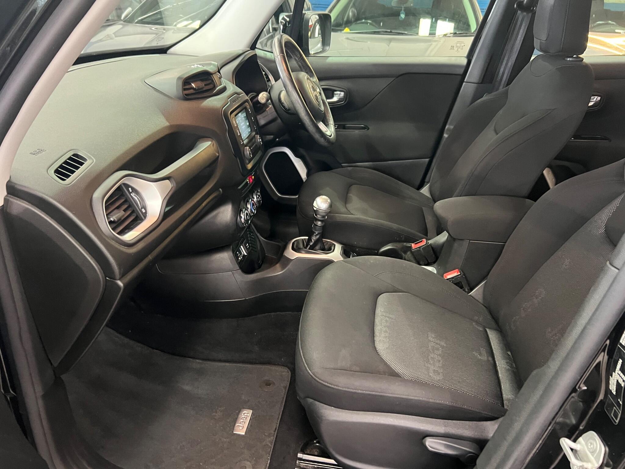 Jeep Renegade - Image 26